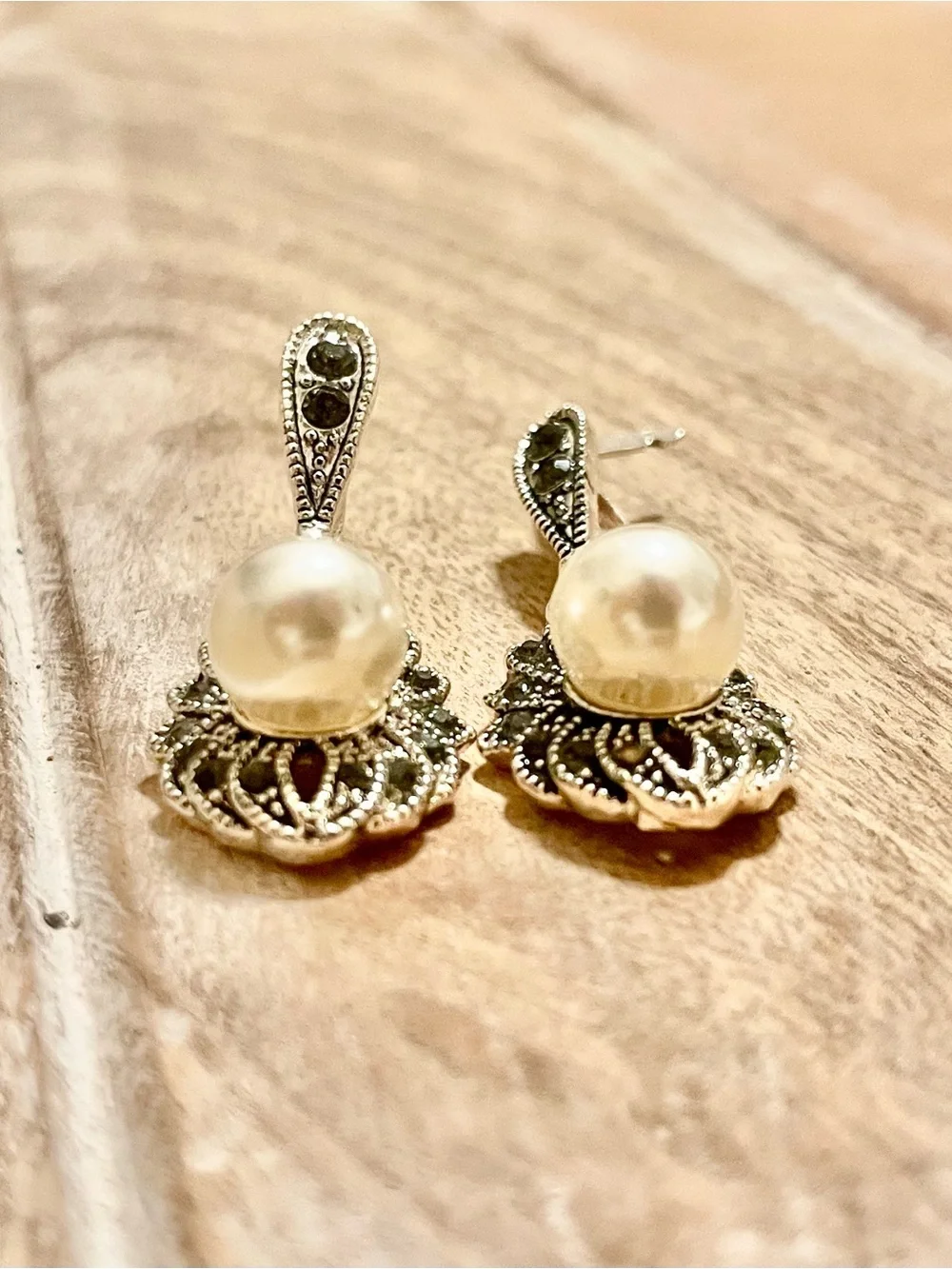 Gorgeous Classy Pearl Drop Earrings with Black Accent Stones